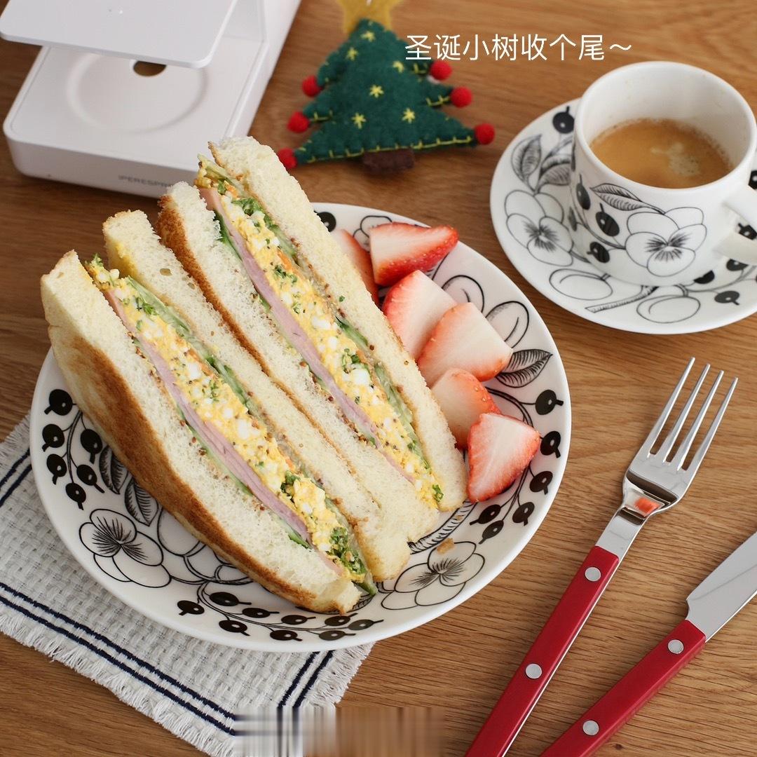 周二好呀[微风]#早餐[超话]# 鸡蛋火腿三明治🥪吃饱饱的好干活 很多收尾工作