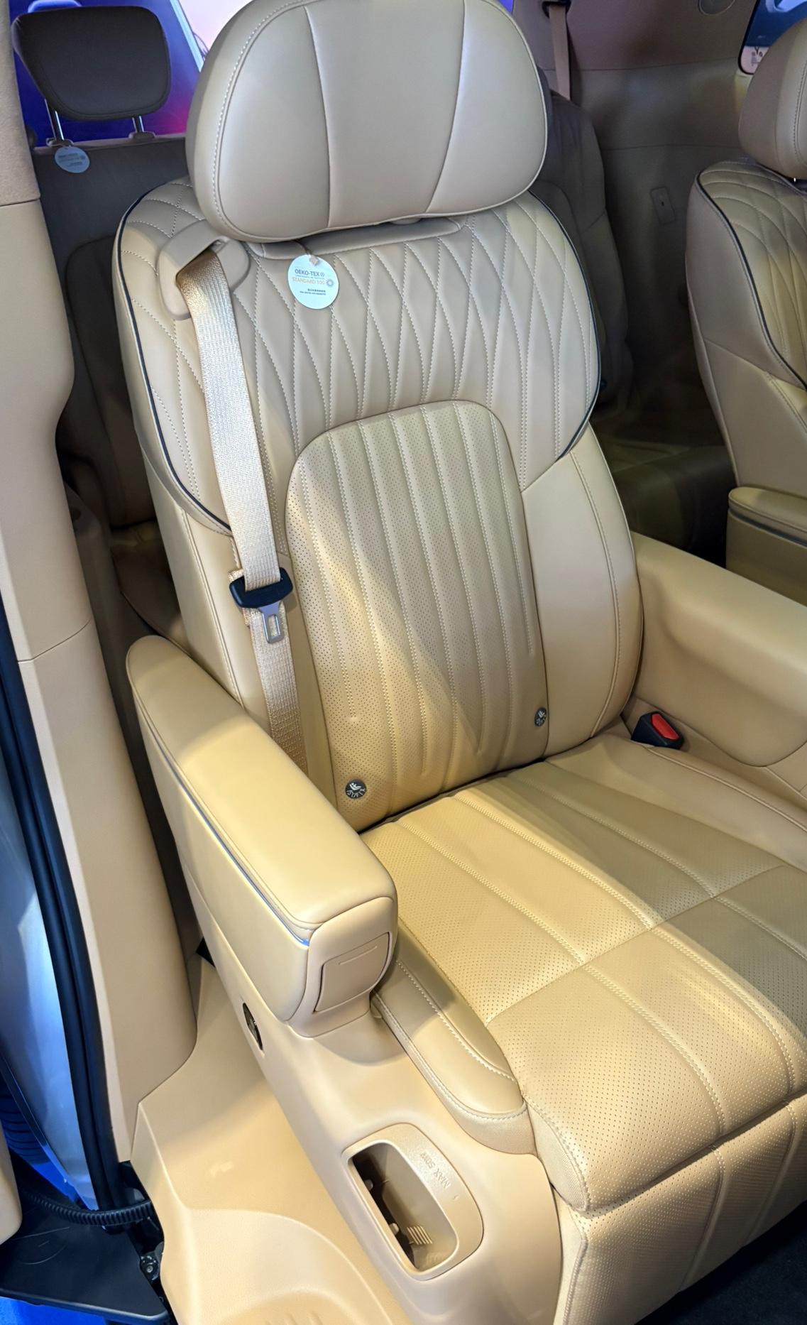 公司里面的品质主管竟然买了一台问界M9！
很多人恭喜他买了新车的同时，
也有很多