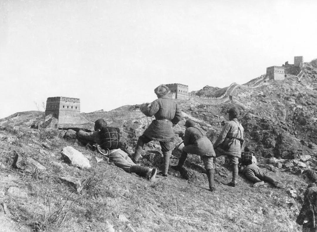 1937年秋（平型关大捷后），杨成武将军率领八路军第115师独立团收复涞源，抢占