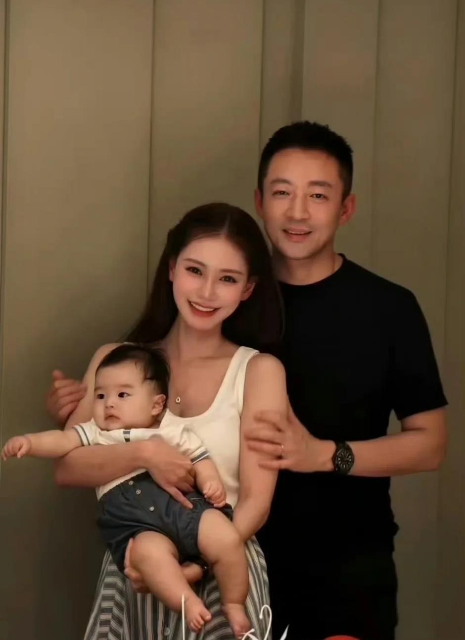 我觉得马是这里面为数不多的正常人，不是戏子，演不来戏，也不怼黑子，就知道二婚的幸