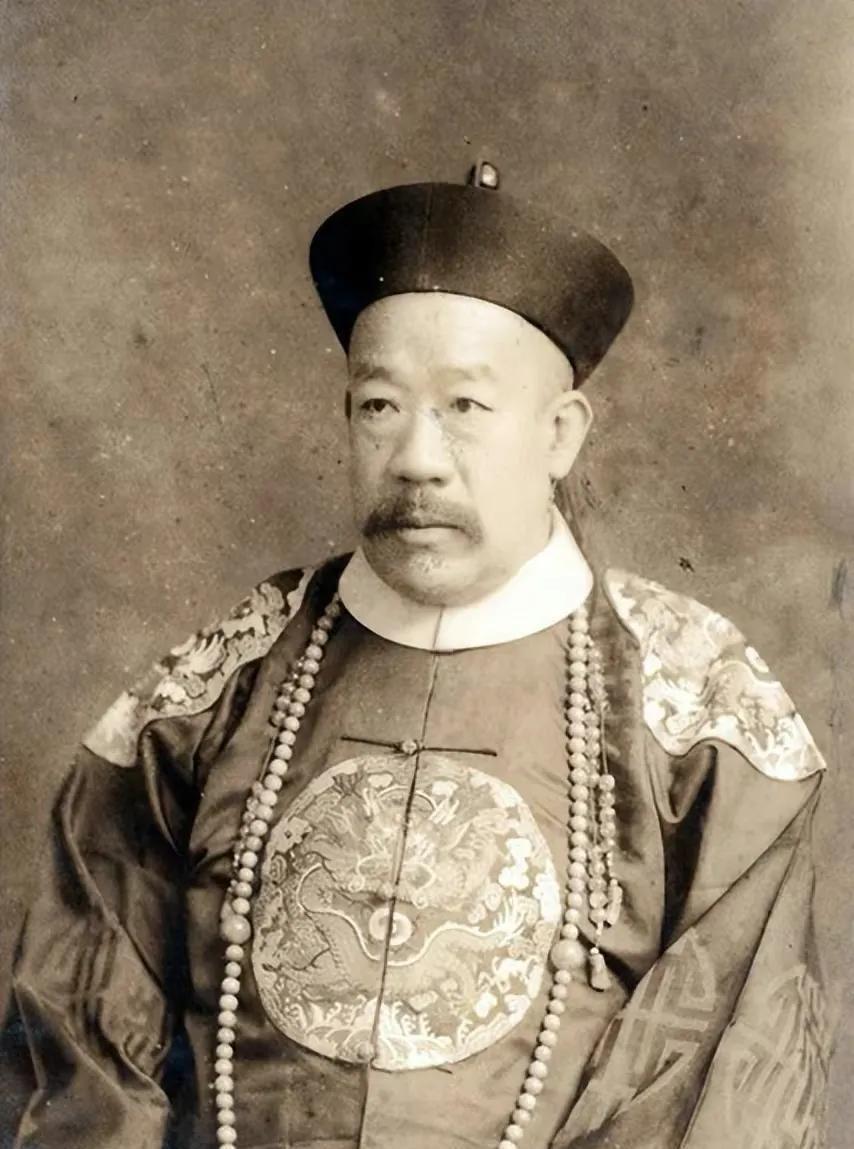 他将38名子女全部送往海外，临终前嘱咐不得为中国效力，其中一女却因作恶多端而身败