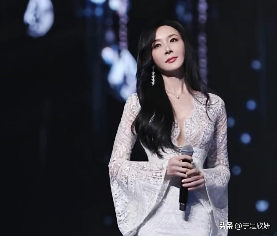 打破花瓶偏见！别人上乘风求热度捞金，萧蔷却把全部酬劳捐内地做公益
 
提起《乘风