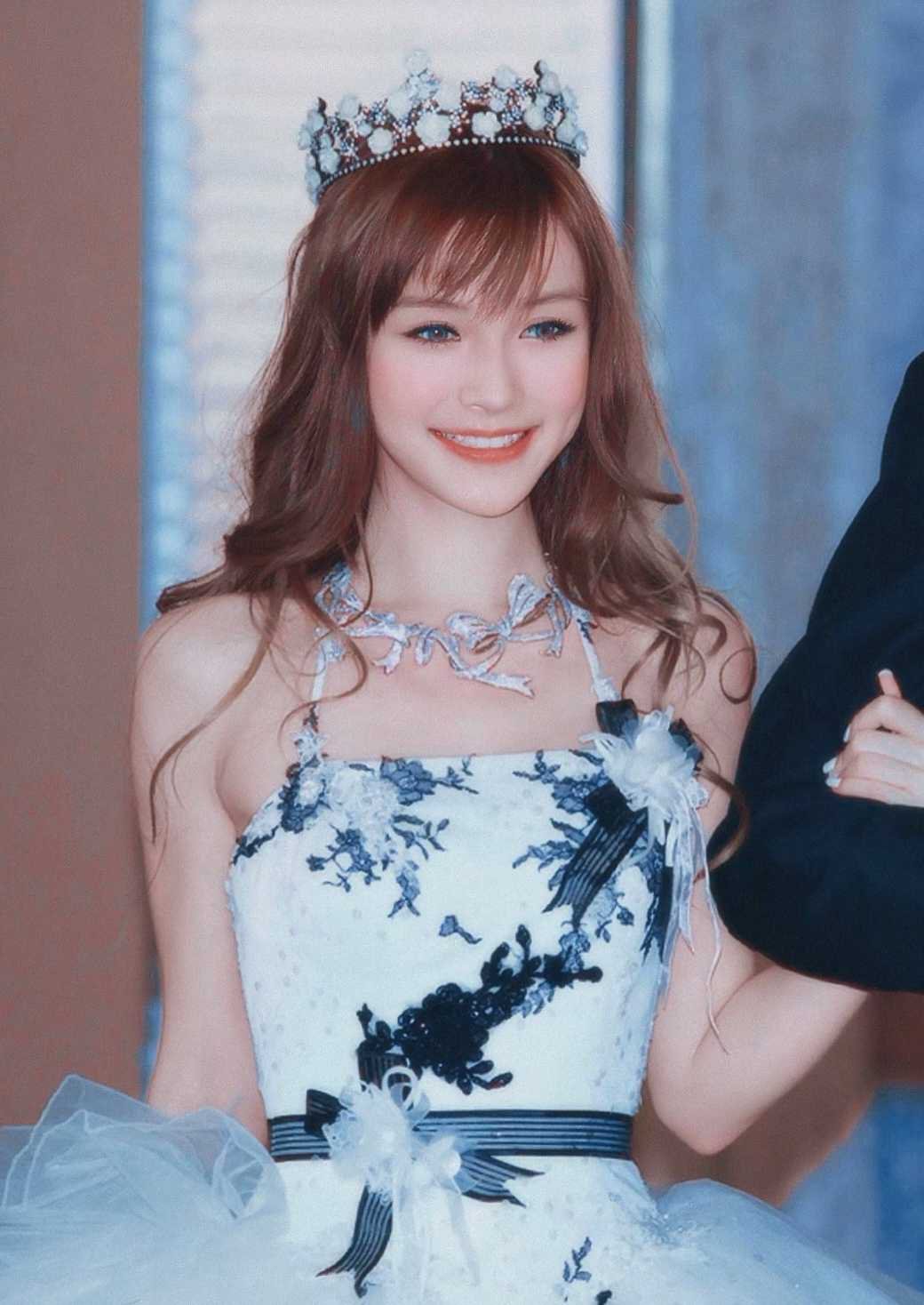 angelababy angelababy 你在聚光灯下发光发热，我在人海中默默