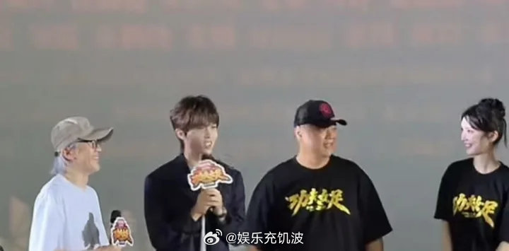 李昊现身功夫女足路演现场李昊现身功夫女足路演现场，这个昊昊成功追星偶像周星驰啦李