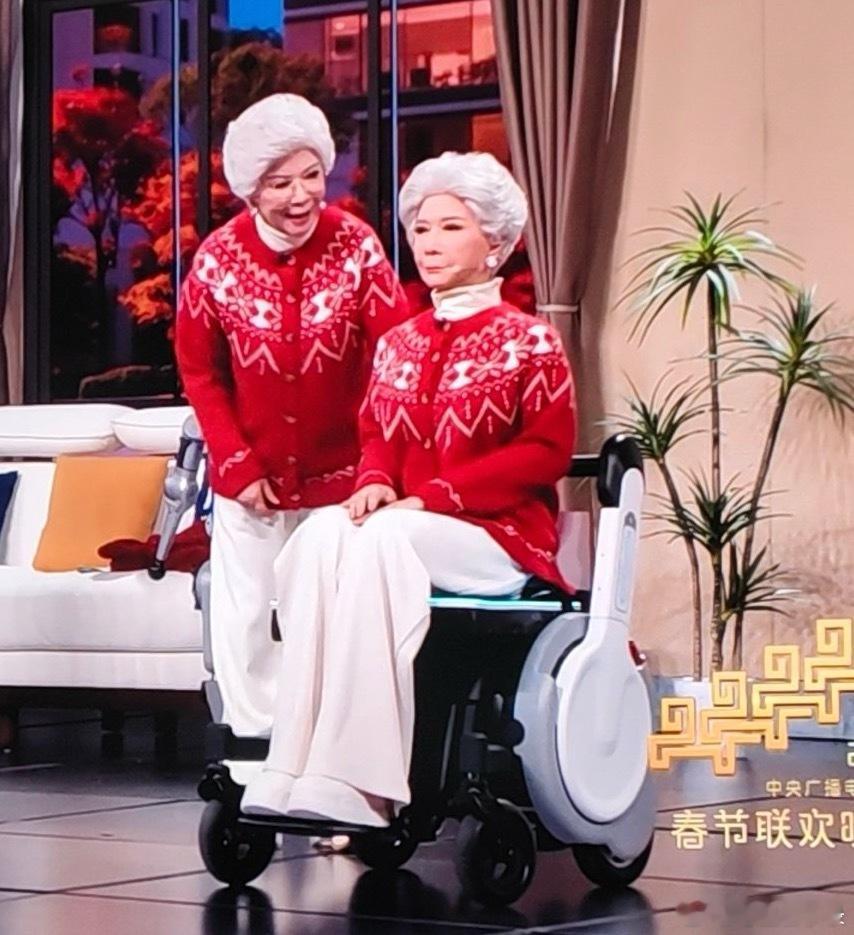 春晚一抬头，两个蔡明吓我一大跳