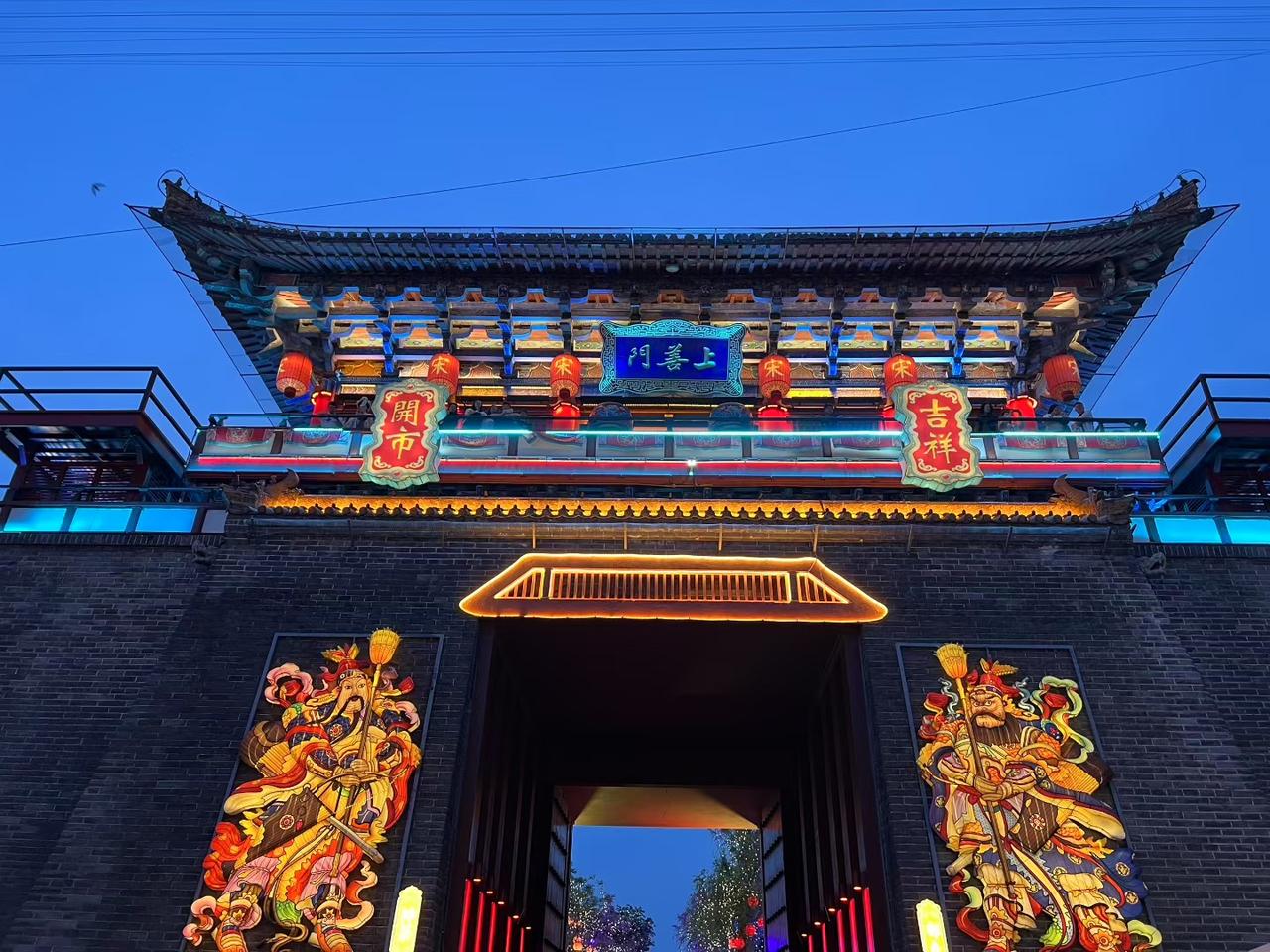 昨天去开封清明上河园逛了逛，那体验简直绝了！    
       刚入园就赶上