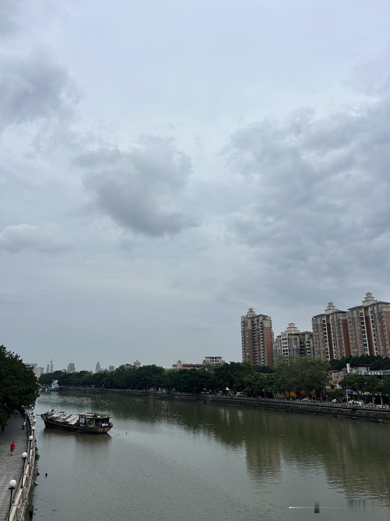 国内的跨境电商的兴衰现状！

过去十五年的跨境电商这个行业，曾经一度是普通人翻身