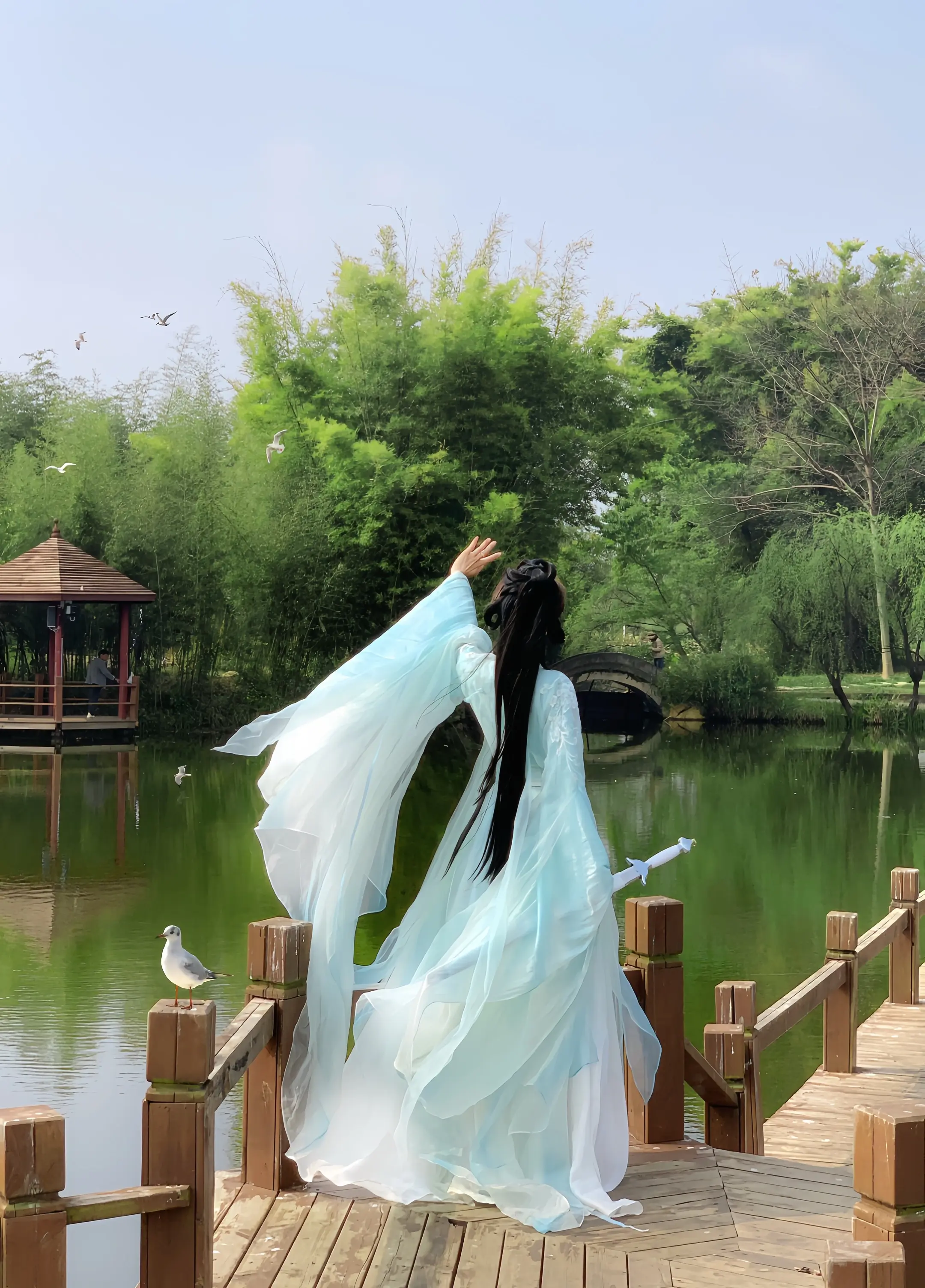 你说相逢自有时 可我只觉得枯木难逢春。