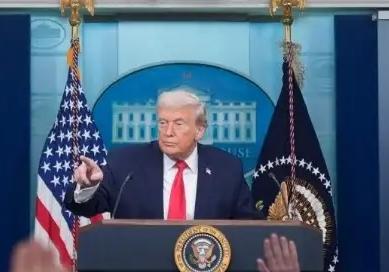 欧洲被特朗普恐吓了个遍，人人自危，欧盟是散沙还是同盟到了自证的时候了。特朗普的“