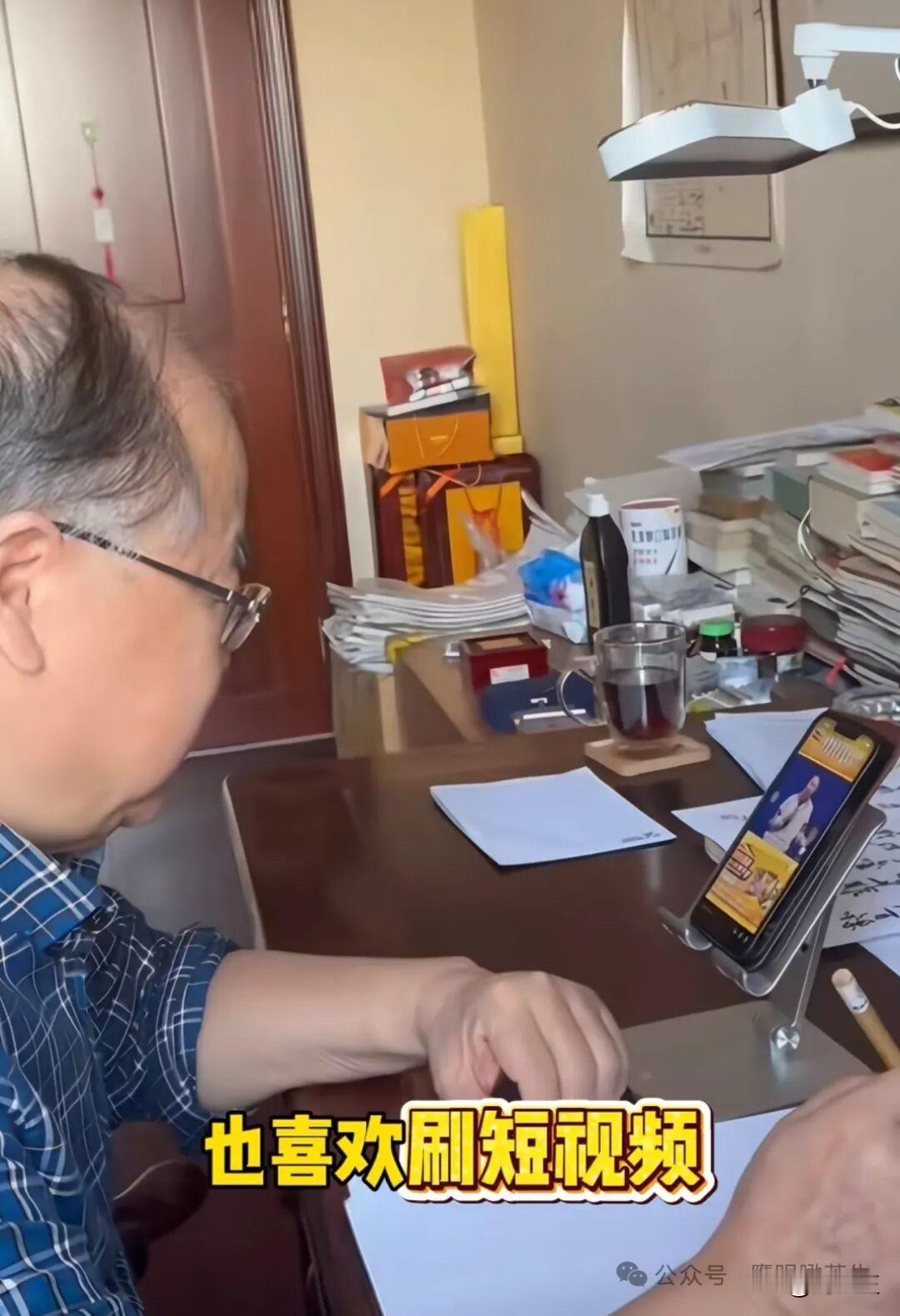 莫言自曝戒不掉刷短视频，并以此为灵感创作新书《人呐》，最短的仅200字，系其首部