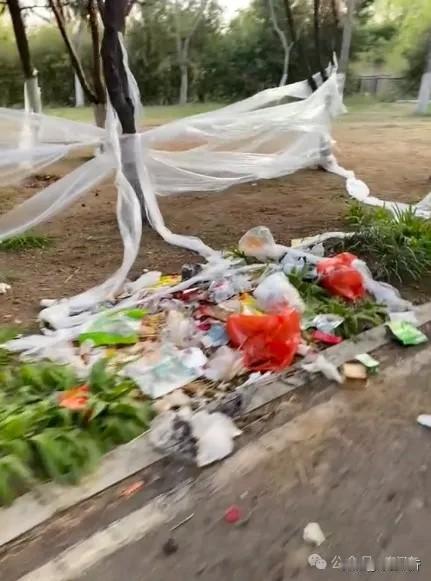 别让沂河变恒河！
今日，伴随着气温回升，河东滨河公园成了很多市民朋友欣赏沂河春日