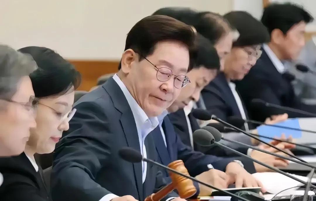 亲日派的老底，韩国这回算是完全掀了。	回想以前那些靠出卖自己人、讨好日本人才积攒