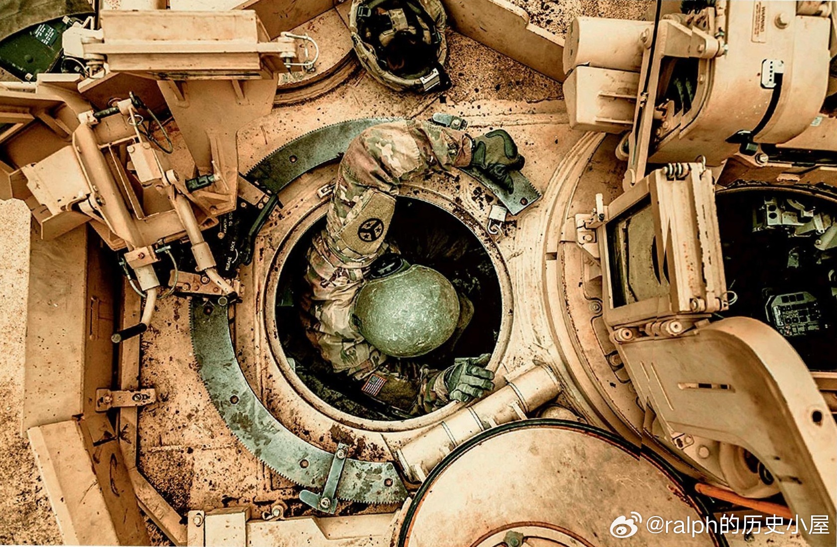 2018年11月6日波兰伯莫沃皮斯基训练区，M1坦克主炮执行远程射击程序，以确保