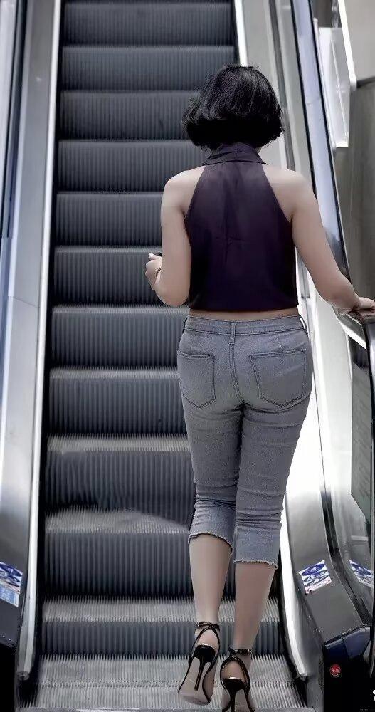 很多人一见面就问你的谋生方式，本质是在计算对你的尊重程度和利用价值。