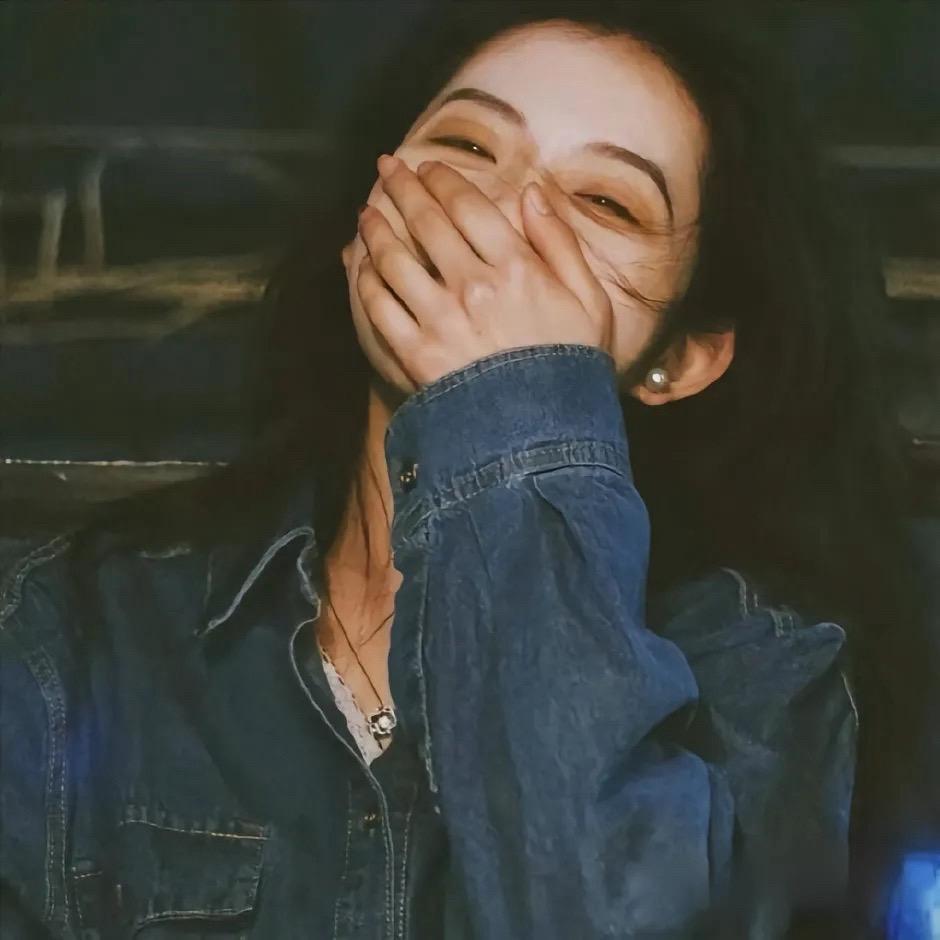 “生活并不是每天都新鲜，安稳比什么都重要，其实，没有情绪的日子，就很幸福” ​​