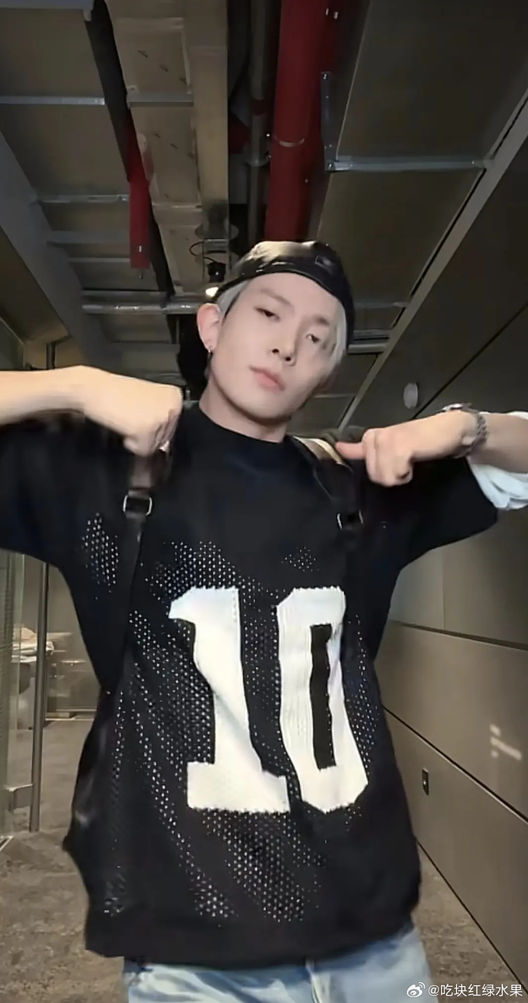 李羲承最后一条抖衣服写着10 3.10！李羲承退队李羲承有点像我离职的lastd