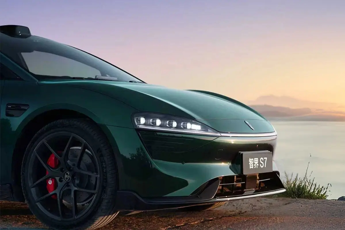 开智界S7这段时间，真觉得它把生活需求摸得透透的，辅助驾驶超省心，复杂路况全程不