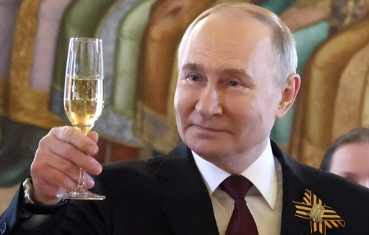 此次“美以伊战争”最大的受益者应该就是俄罗斯了！1、石油价格飙升，俄罗斯方面因此