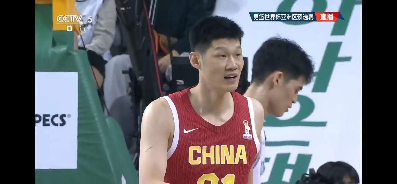 有人发问，谁能拯救中国篮球？
答案是目前没人能做到。球员基本功太差，就算是巧妇也