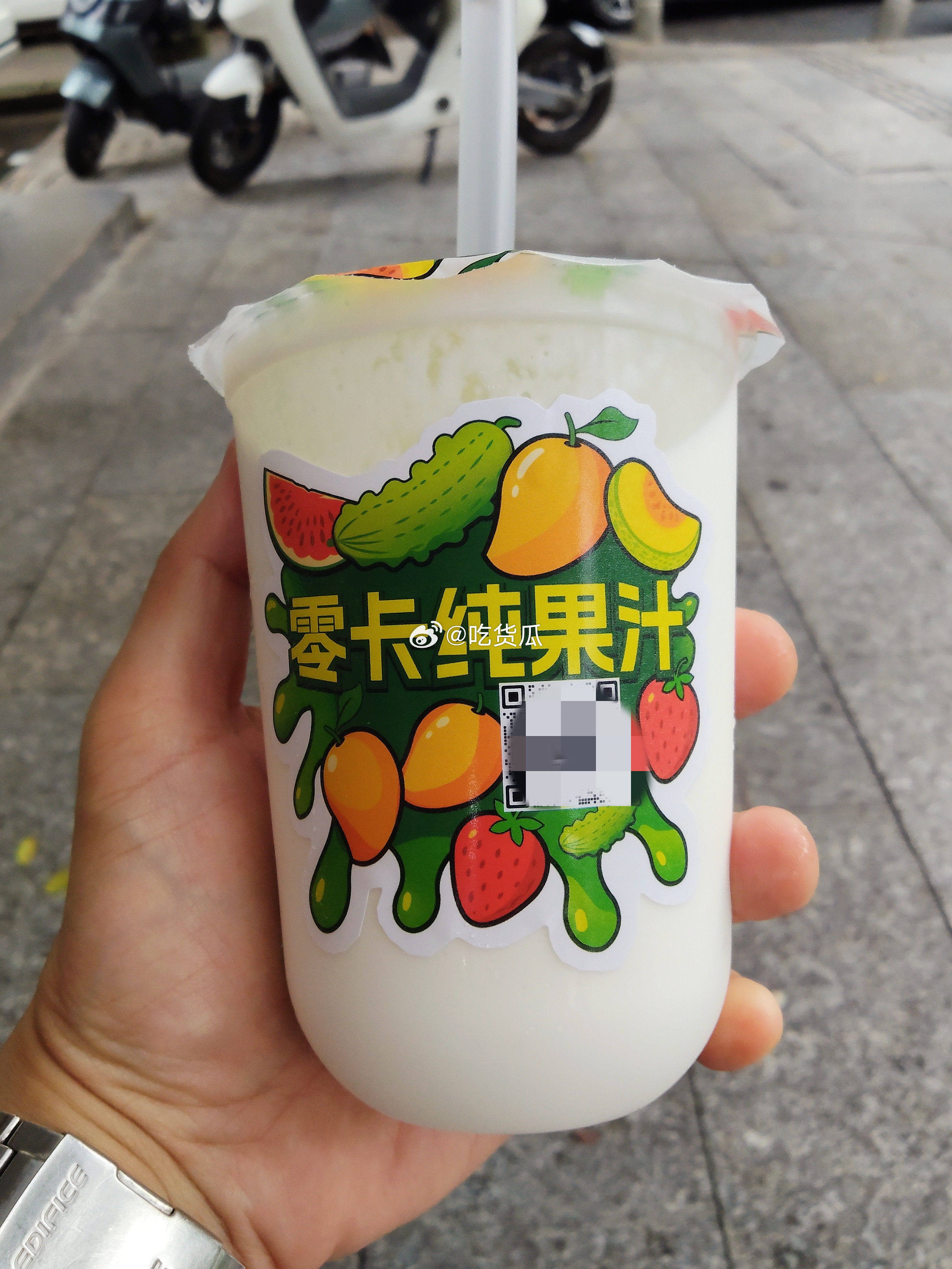 二刷百花路零卡纯果汁，上次喝了之后印象不错，而且他们家的口味种类还挺多的，各种水
