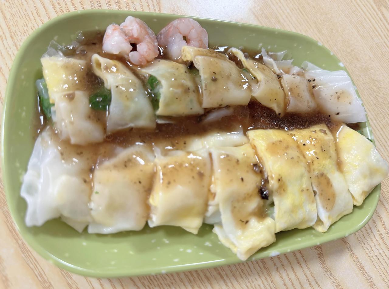 美好的一天从早餐开始啦，感受着简单又惬意的本地生活，每一刻都值得细细品味。