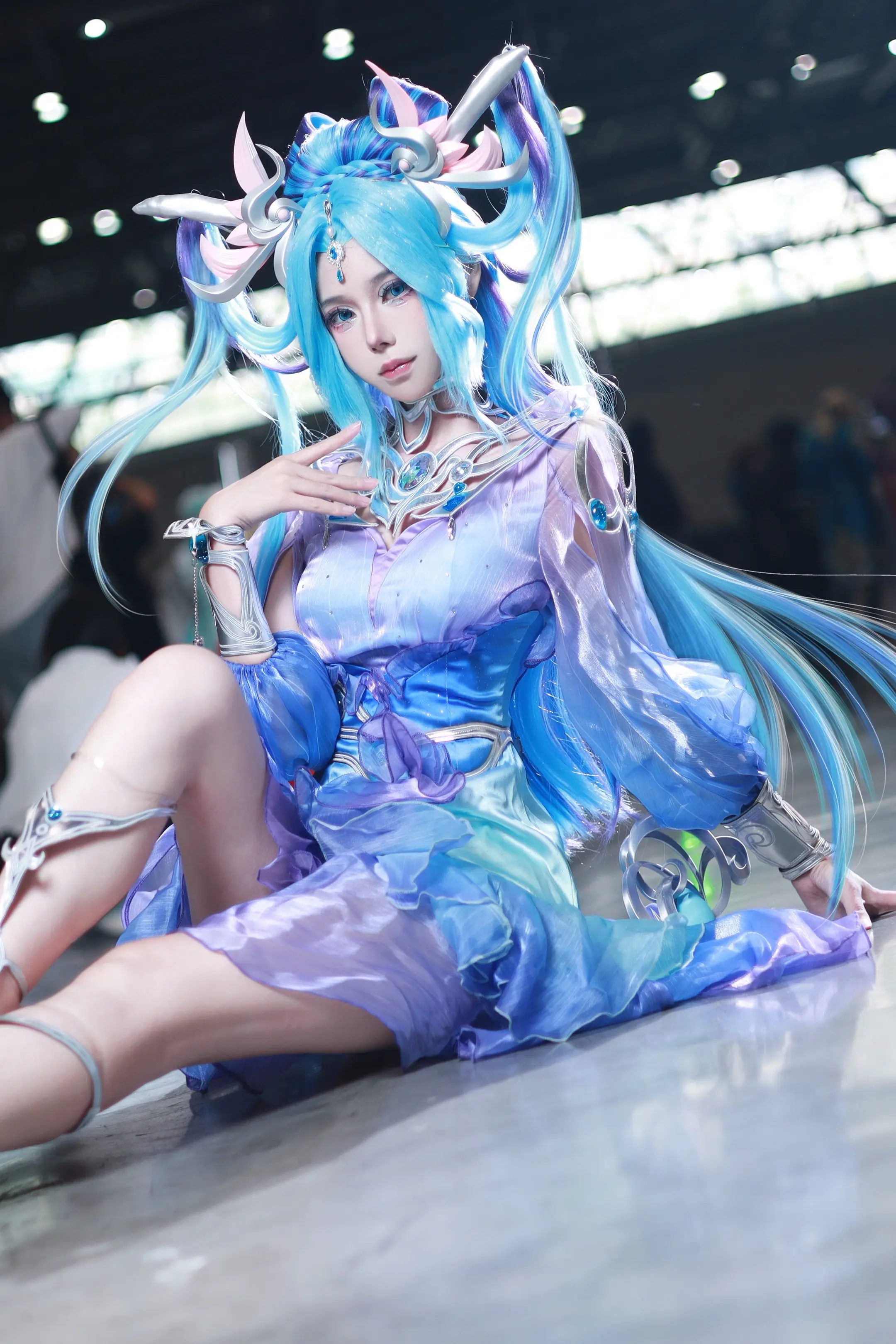 物是人非事事休 欲语泪先流