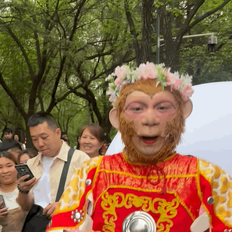 小时候和小伙伴们一起看西游记，记忆最深刻的名场面就是猴哥被哮天犬撵着跑，每次看到