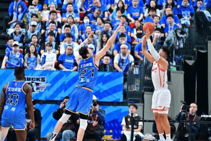 4连胜领跑！北京104-88逆转深圳，杰曼24分领衔，贺希宁27分空砍
 
北京