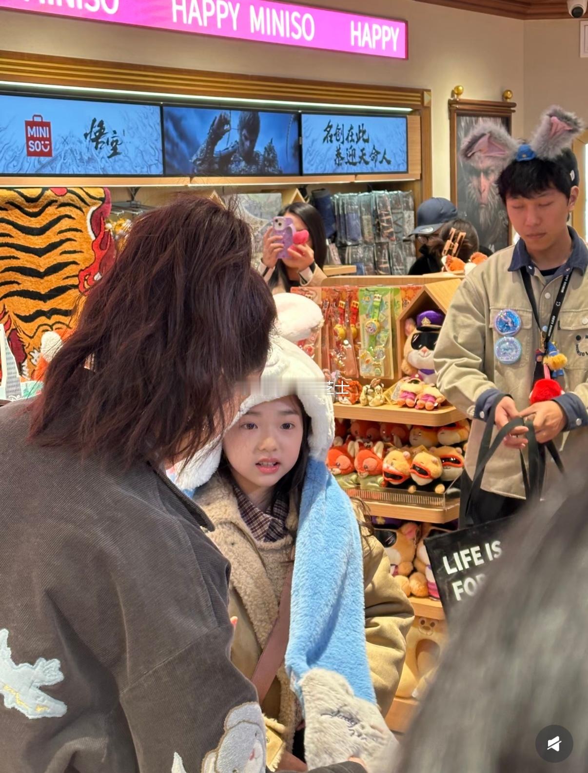 55555～小酒窝真的太可爱了软软萌萌的像只小兔子真的是我的理想互联网女鹅～ 