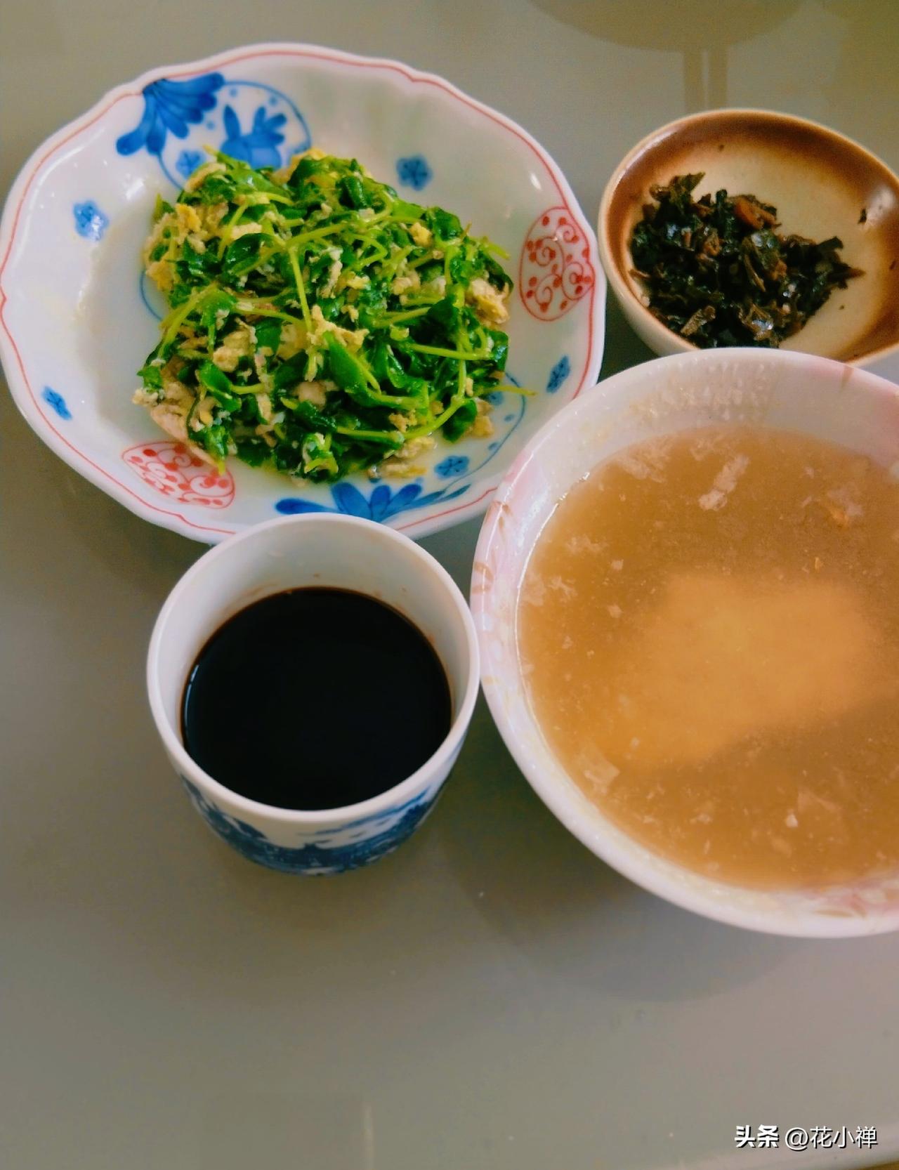 老公中午不回家吃饭，我做了属于自己的饭菜，不像原来他不回家吃，我就不动火。
一小