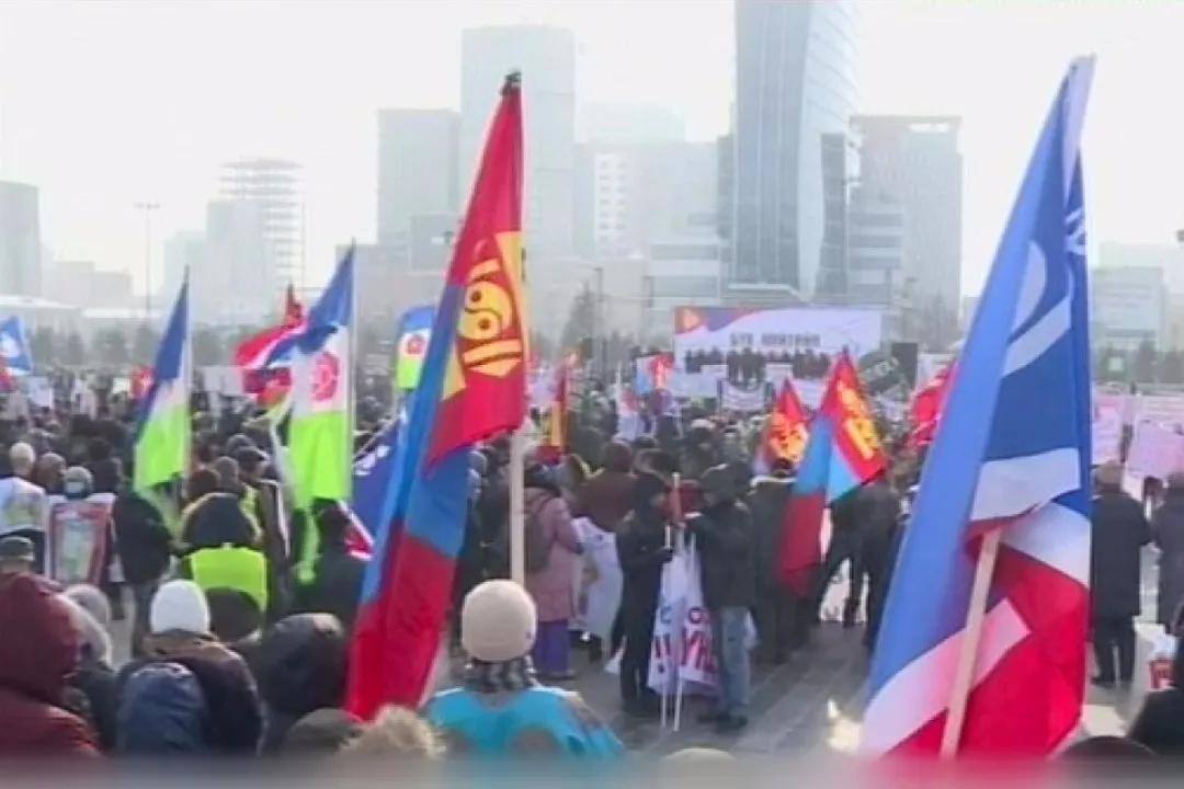 蒙古国爆发的动乱，大概率只是蒙古国崩溃的开始，要是他们再得不到外部援助，情况很可