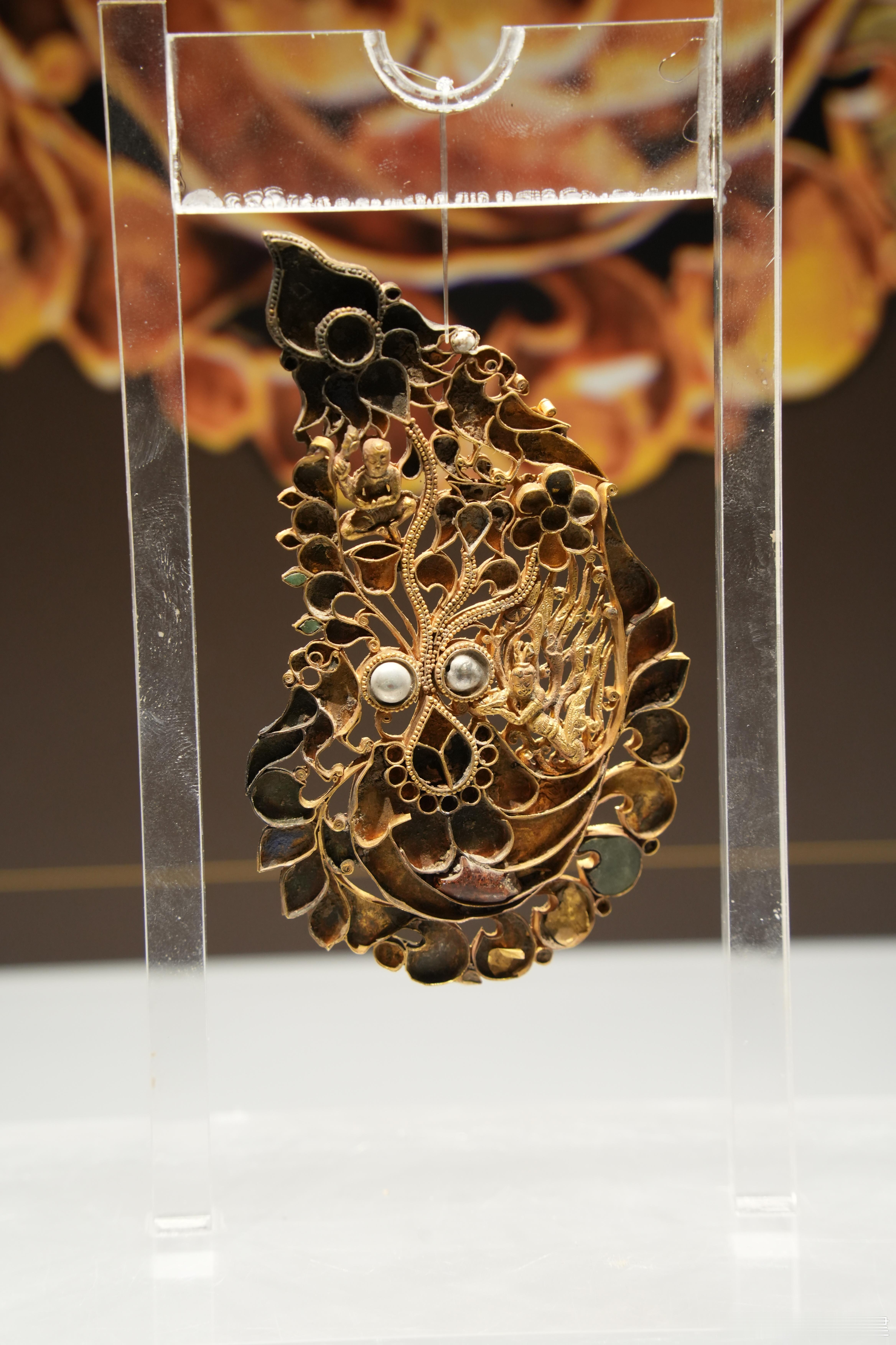 茹茹公主墓  飞天金发饰 