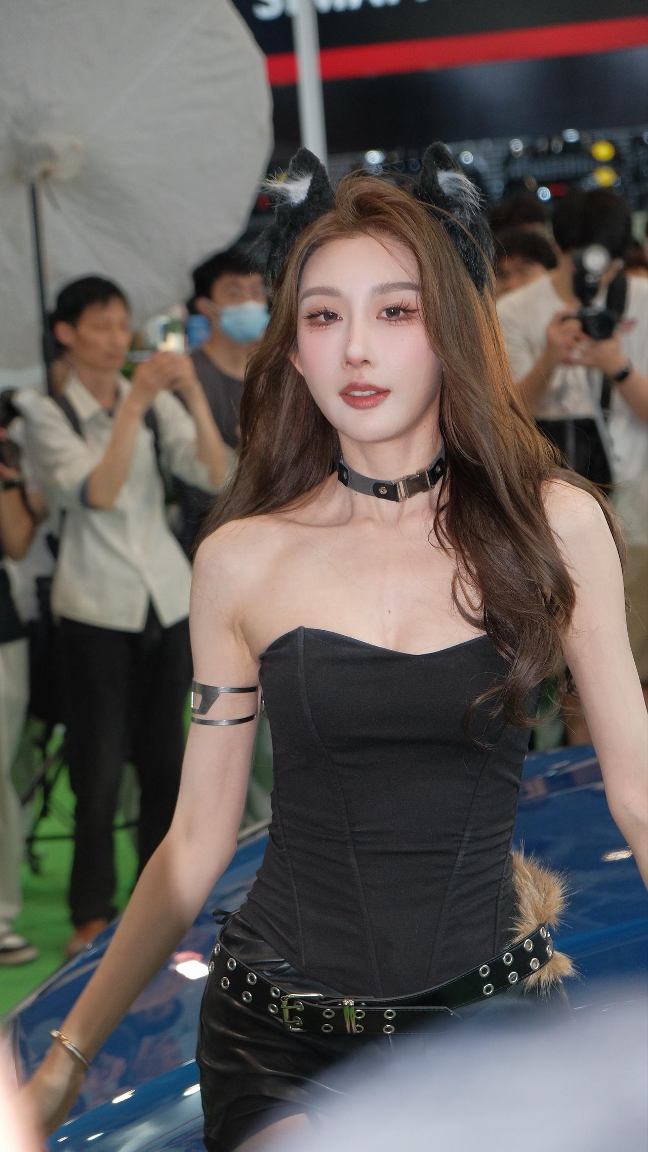 配上这段BGM我知道是顶级！深圳改装车展 深圳改装车展模特 美女车模 大长腿美女