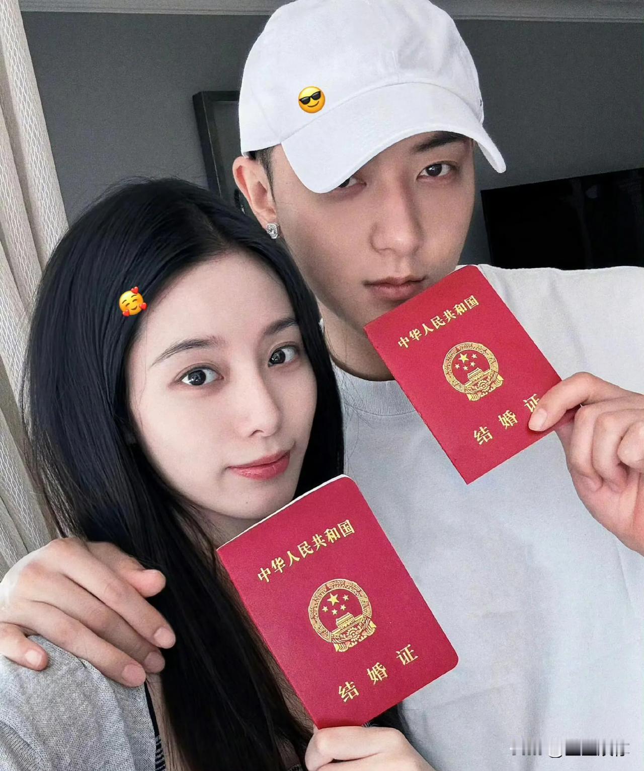 黄子韬徐艺洋这个婚结了好久。又是官宣恋爱，又是神秘求婚，又是美国待产，结果现在才