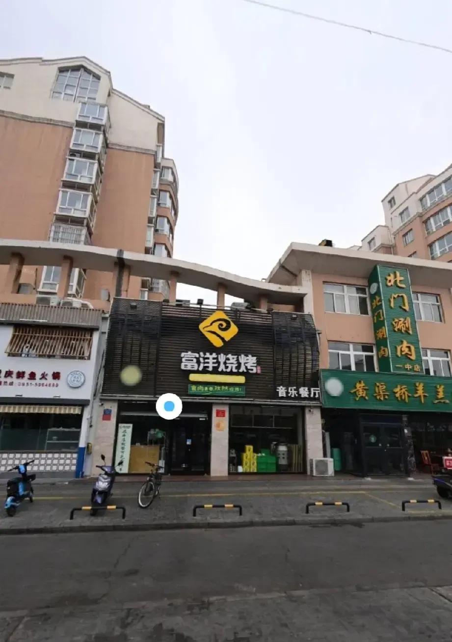 31人死亡的烧烤店，当时老板不知道在不在店里？看她们公司的社交账号，老板人很好对