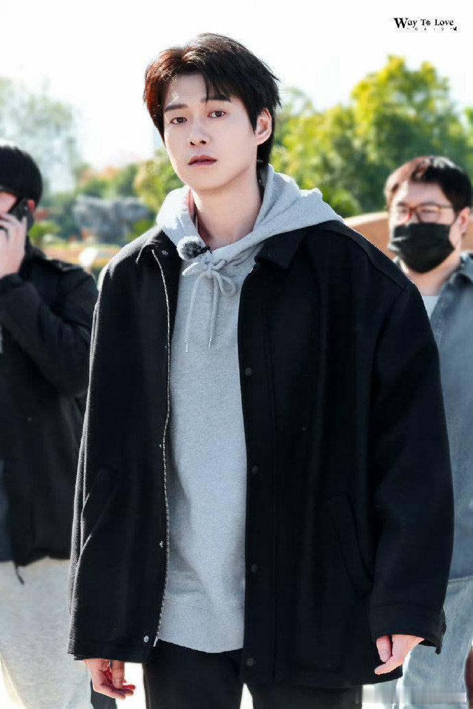 魏大勋 这是不是正经节目 魏大勋这段太圈粉！一句 “这是不是正经节目” 引爆全场