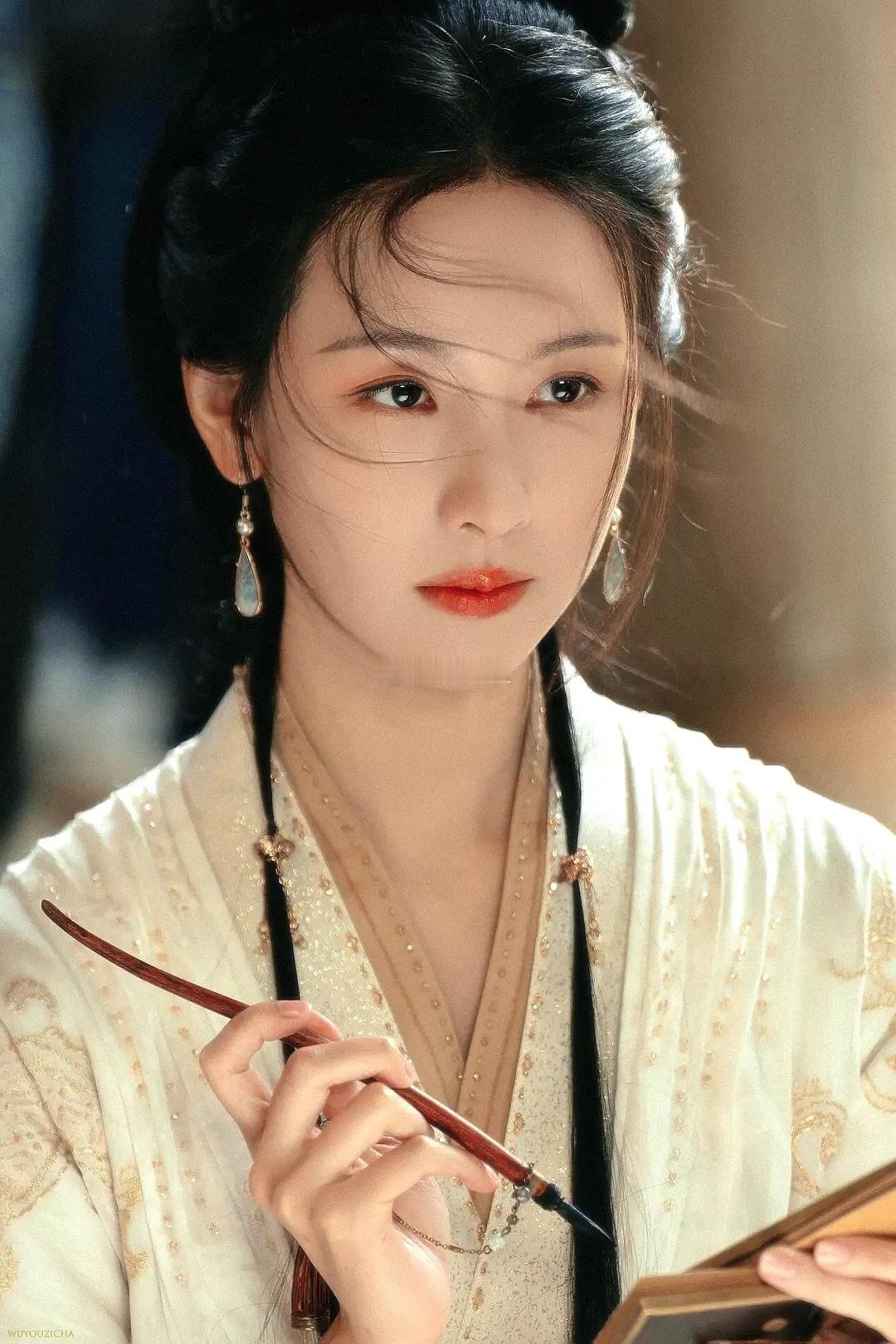 陈都灵到底是越素越美，还是越妖艳越美其实她只是演什么像什么。大梦归离文潇，玄幻仙