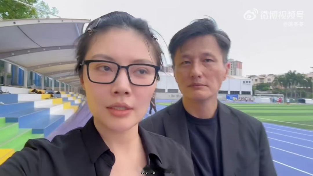 徐冬冬跑步摔了 别太荒谬了家人们，点进来以为是搞笑翻车，退出去的时候手里多了一碗
