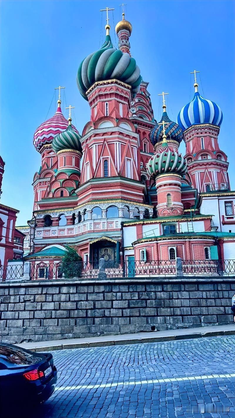 俄罗斯宣布无限量接收印度人填补用工缺口，这一举措引发热议，看似反常，实则是人口问