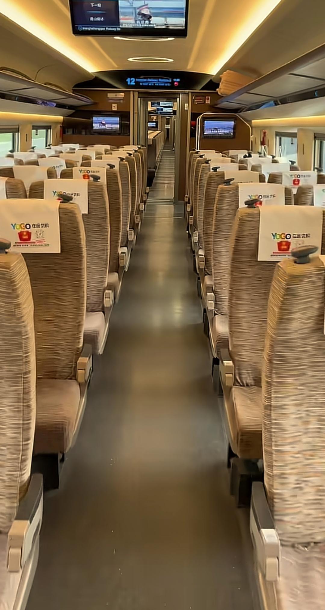 抚顺到沈阳的高铁客流量其实并不高，看到明天的二等座还有很多余票更是让人深有感触。