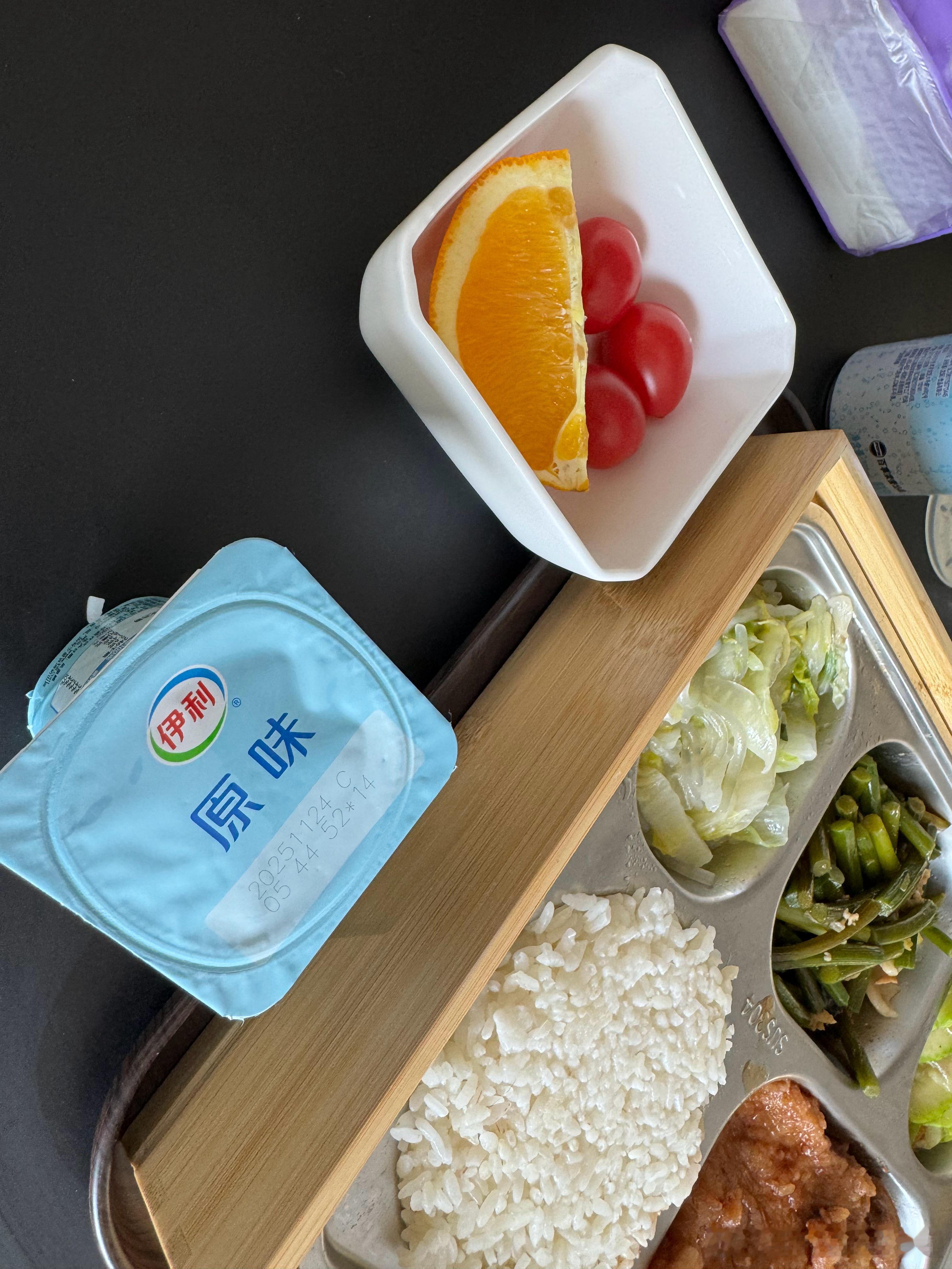 新能源汽车大v聊车新豪华阿维塔 今天临时来无锡办事顺便蹭下无锡阿维塔大食堂上海周