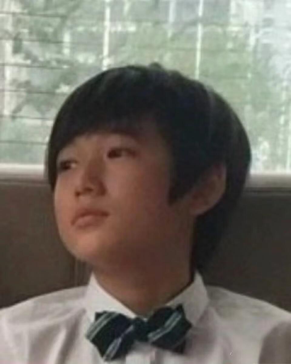 同一个角度不同的感觉 emo小孩变成了忧郁男神 宋亚轩