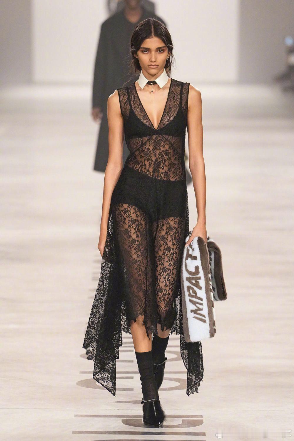 Fendi F/W 2026 | 重回聚光灯下的 Maria Grazia Ch