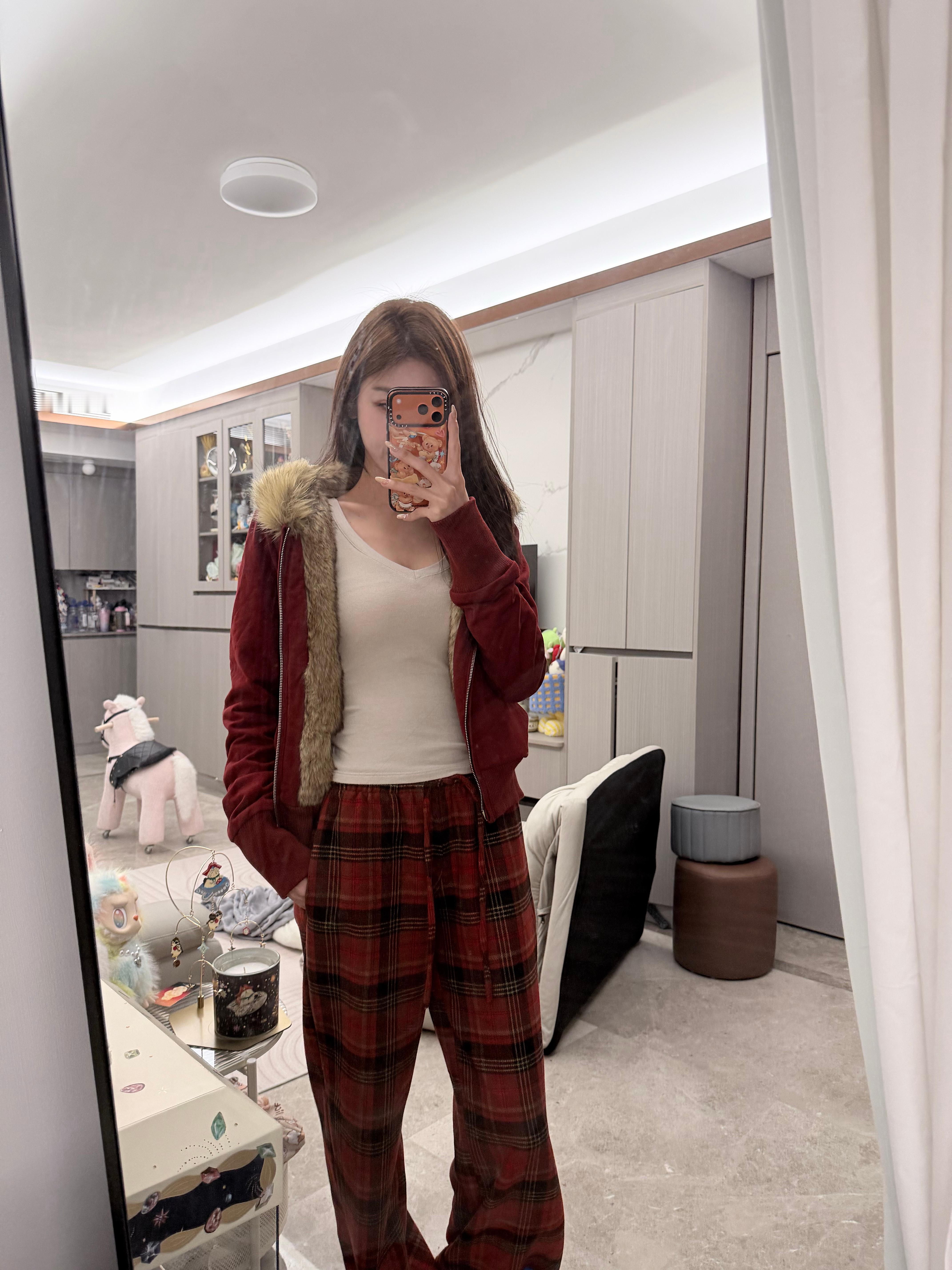 大降温 穿毛毛外套去和朋友吃夜宵了 