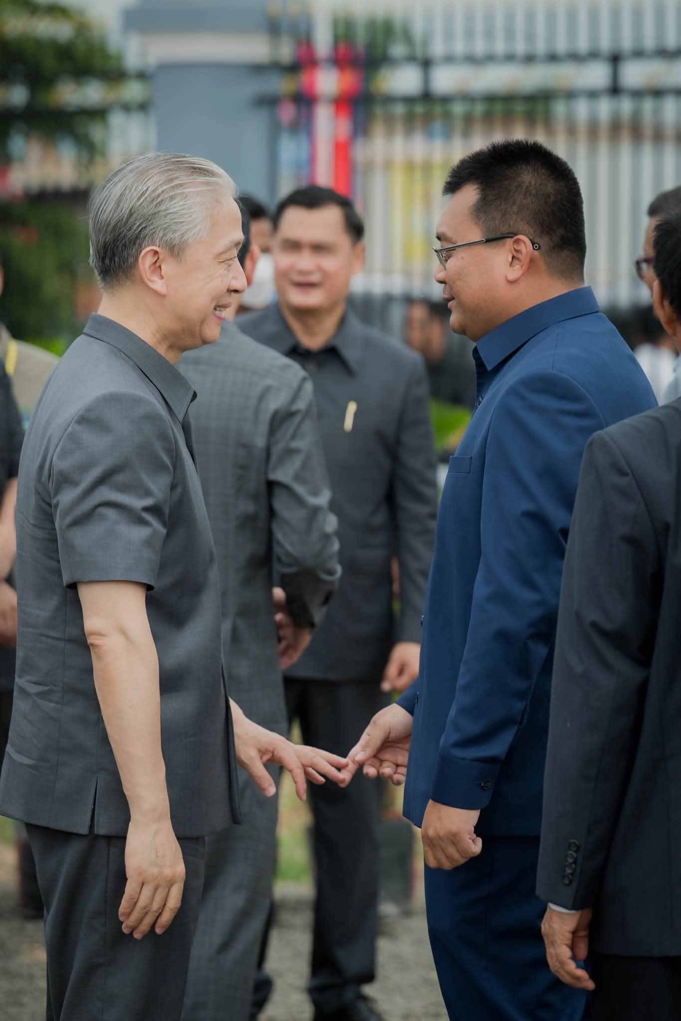 不是哈哈哈哈哈哈哈哈这是干嘛 