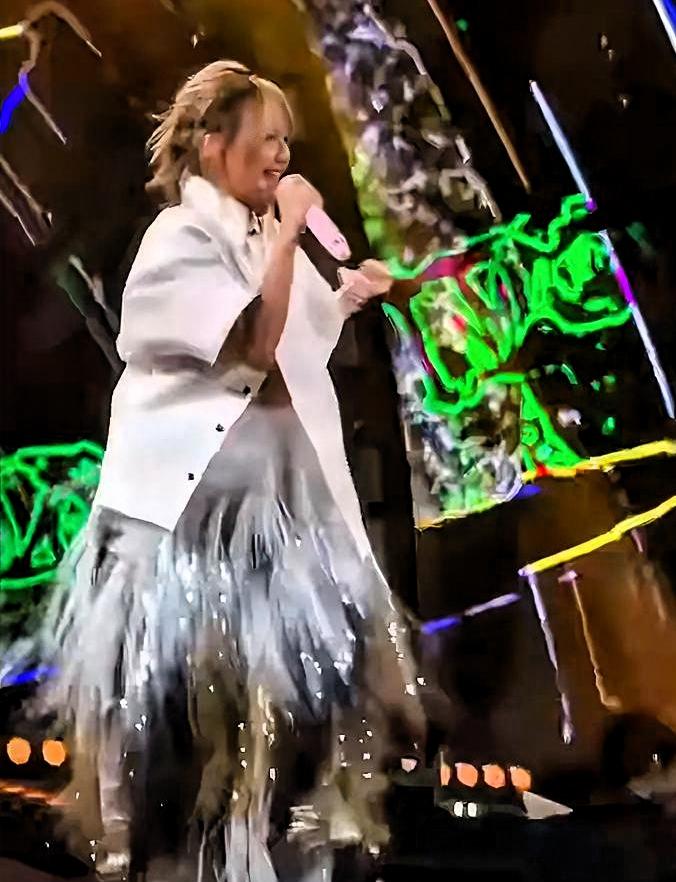 别再骂孙燕姿“胖成梁静茹”了！看完这场舞台，你才懂什么叫岁月不败真天后。👑
视