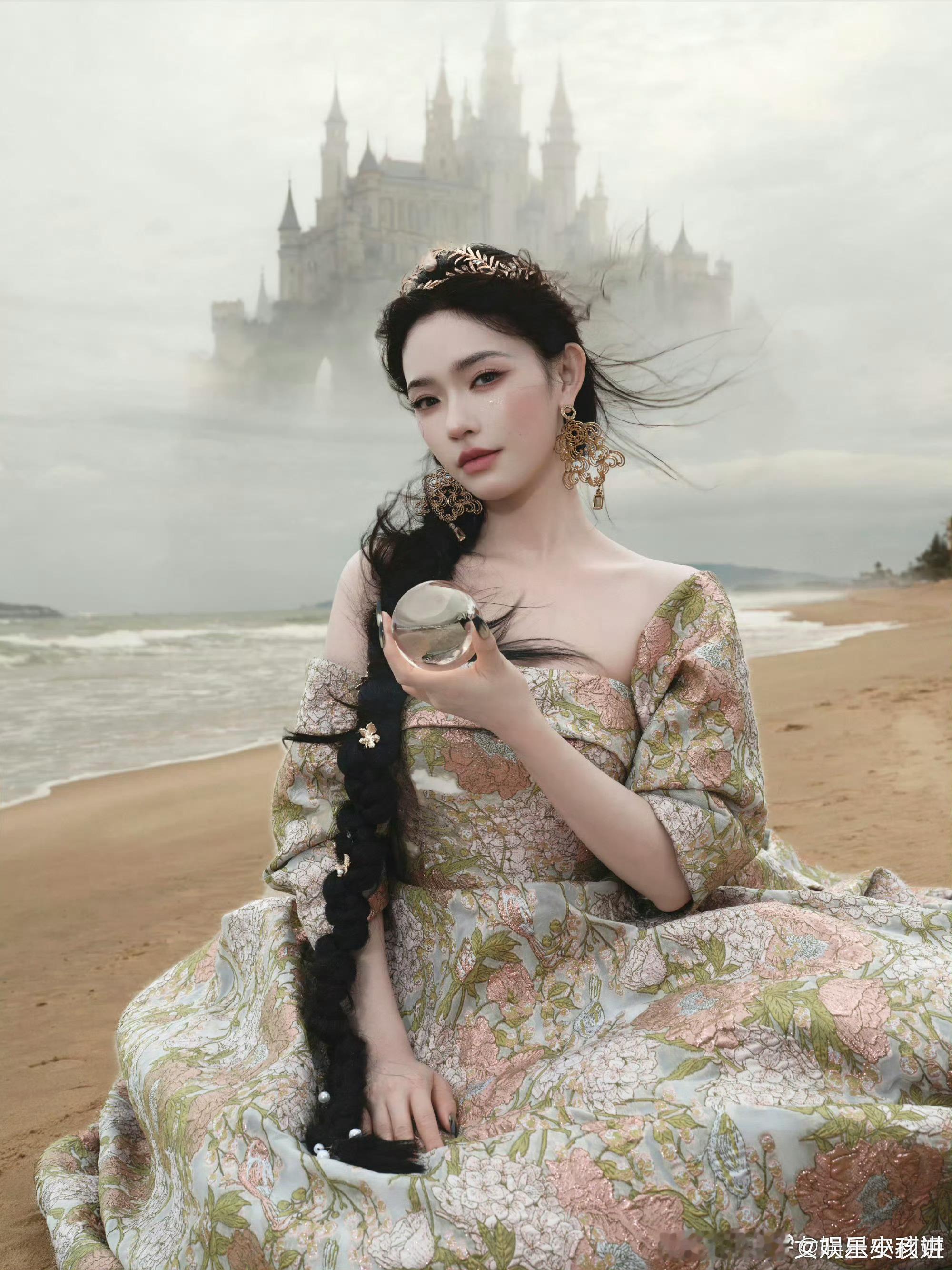 林允公主皇冠 林允ELLE造型太顶！公主裙搭配皇冠尽显复古贵气，古堡女王既视感拉