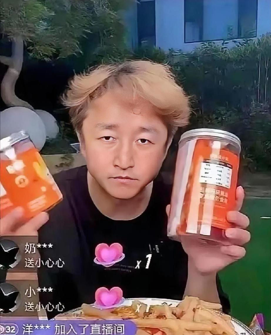 刷到邹市明直播间，看了几分钟我就退出来了，不是因为不想买他的东西，而是因为邹市明