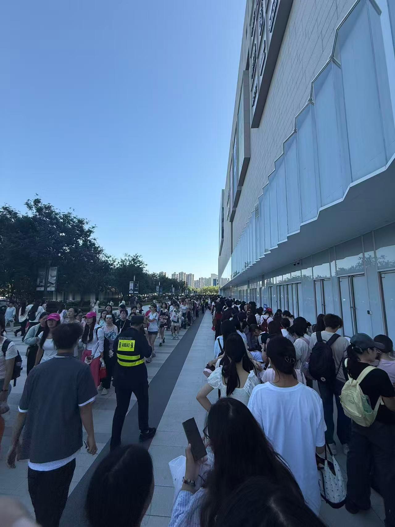 多到爆咋开演唱会吧 