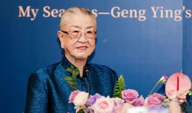 1986年，原国防部长耿飚的长女，一夜之间被查封了所有资产，她选择出走美国。在离